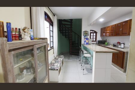 Casa de condomínio para alugar com 220m², 4 quartos e 2 vagasCozinha