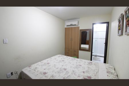 Casa de condomínio para alugar com 220m², 4 quartos e 2 vagasSuíte 2