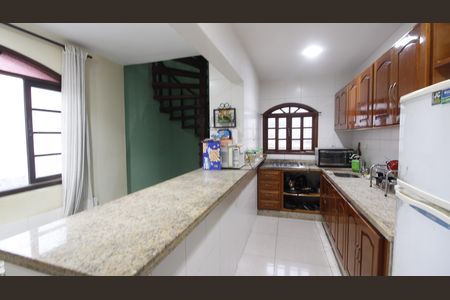 Casa de condomínio para alugar com 220m², 4 quartos e 2 vagasCozinha