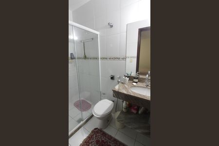 Casa de condomínio para alugar com 220m², 4 quartos e 2 vagasBanheiro da Suíte 3