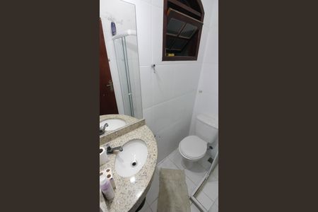 Casa de condomínio para alugar com 220m², 4 quartos e 2 vagasBanheiro da Suíte 1