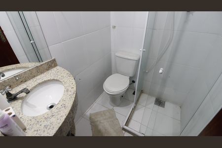 Casa de condomínio para alugar com 220m², 4 quartos e 2 vagasBanheiro da Suíte 1