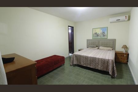 Casa de condomínio para alugar com 220m², 4 quartos e 2 vagasSuíte 3