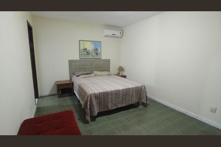 Casa de condomínio para alugar com 220m², 4 quartos e 2 vagasSuíte 3