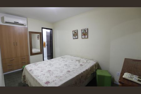 Casa de condomínio para alugar com 220m², 4 quartos e 2 vagasSuíte 2