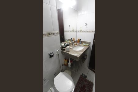 Casa de condomínio para alugar com 220m², 4 quartos e 2 vagasBanheiro da Suíte 3