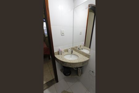 Casa de condomínio para alugar com 220m², 4 quartos e 2 vagasBanheiro da Suíte 1