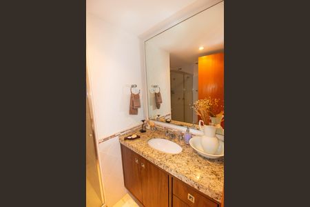 Apartamento à venda com 190m², 4 quartos e 2 vagas Apartamento à venda com 190m², 4 quartos e 2 vagasBanheiro da Suíte 4