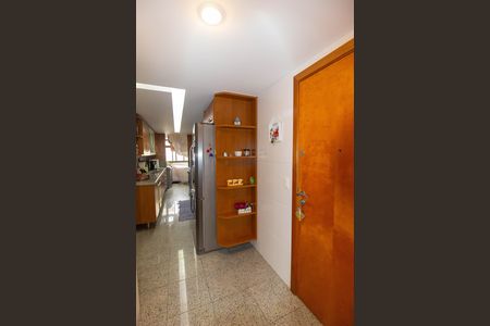 Apartamento à venda com 190m², 4 quartos e 2 vagas Apartamento à venda com 190m², 4 quartos e 2 vagasCozinha e Área de Serviço