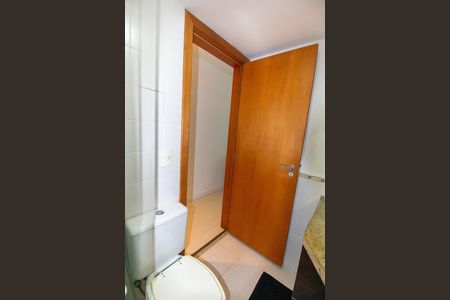Apartamento à venda com 190m², 4 quartos e 2 vagas Apartamento à venda com 190m², 4 quartos e 2 vagasBanheiro da Suíte 1
