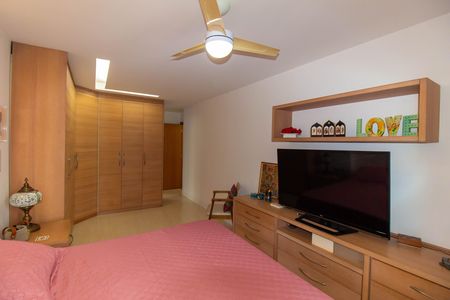 Apartamento à venda com 190m², 4 quartos e 2 vagas Apartamento à venda com 190m², 4 quartos e 2 vagasSuíte 2