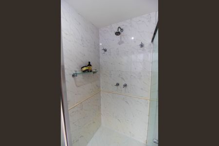 Apartamento à venda com 190m², 4 quartos e 2 vagas Apartamento à venda com 190m², 4 quartos e 2 vagasBanheiro da Suíte 2