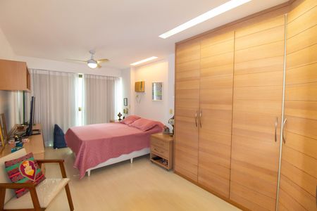 Apartamento à venda com 190m², 4 quartos e 2 vagas Apartamento à venda com 190m², 4 quartos e 2 vagas Suíte 2