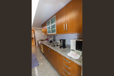 Apartamento à venda com 190m², 4 quartos e 2 vagas Apartamento à venda com 190m², 4 quartos e 2 vagasCozinha e Área de Serviço