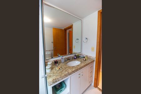 Apartamento à venda com 190m², 4 quartos e 2 vagas Apartamento à venda com 190m², 4 quartos e 2 vagasBanheiro da Suíte 3