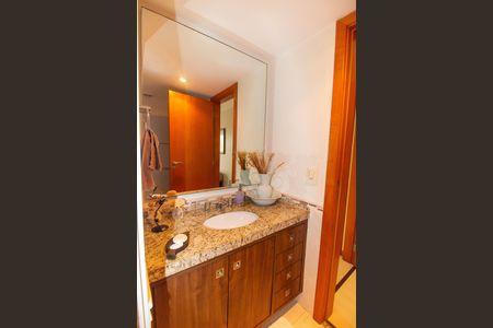 Apartamento à venda com 190m², 4 quartos e 2 vagas Apartamento à venda com 190m², 4 quartos e 2 vagasBanheiro da Suíte 4
