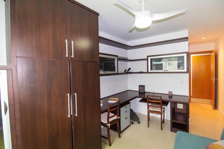 Apartamento à venda com 190m², 4 quartos e 2 vagas Apartamento à venda com 190m², 4 quartos e 2 vagas Suíte 1