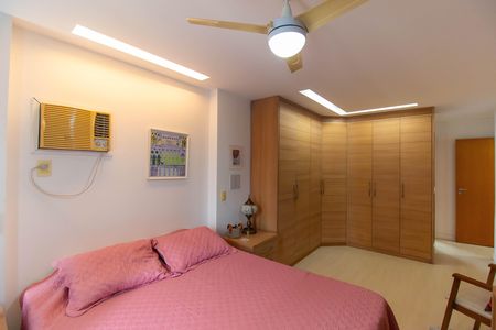 Apartamento à venda com 190m², 4 quartos e 2 vagas Apartamento à venda com 190m², 4 quartos e 2 vagas Suíte 2