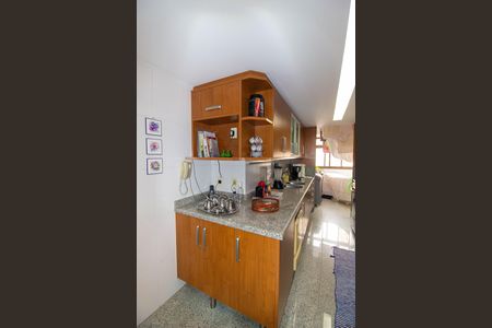 Apartamento à venda com 190m², 4 quartos e 2 vagas Apartamento à venda com 190m², 4 quartos e 2 vagasCozinha e Área de Serviço