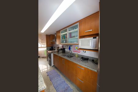 Apartamento à venda com 190m², 4 quartos e 2 vagas Apartamento à venda com 190m², 4 quartos e 2 vagasCozinha e Área de Serviço
