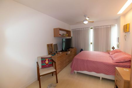 Apartamento à venda com 190m², 4 quartos e 2 vagas Apartamento à venda com 190m², 4 quartos e 2 vagas Suíte 2