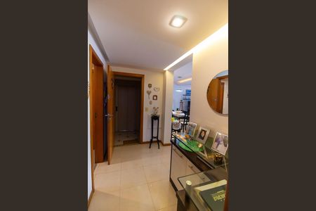 Apartamento à venda com 190m², 4 quartos e 2 vagas Apartamento à venda com 190m², 4 quartos e 2 vagasCorredor