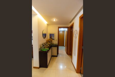 Apartamento à venda com 190m², 4 quartos e 2 vagas Apartamento à venda com 190m², 4 quartos e 2 vagasCorredor