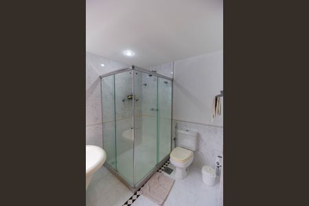 Apartamento à venda com 190m², 4 quartos e 2 vagas Apartamento à venda com 190m², 4 quartos e 2 vagasBanheiro da Suíte 2