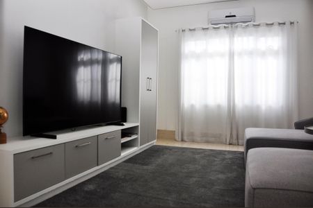 Casa Mobiliada - Detalhe - Sala de TV de casa para alugar com 3 quartos, 420m² em City América, São Paulo