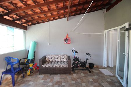 Casa à venda com 98m², 3 quartos e 2 vagasÁrea de Serviço