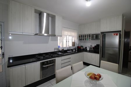 Casa à venda com 98m², 3 quartos e 2 vagasCozinha