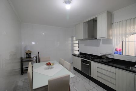 Casa à venda com 98m², 3 quartos e 2 vagasCozinha
