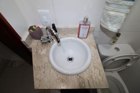 Casa à venda com 98m², 3 quartos e 2 vagasLavabo