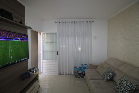 Casa à venda com 98m², 3 quartos e 2 vagasSala