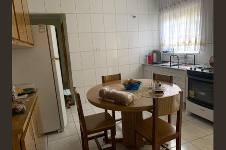 Casa à venda com 168m², 3 quartos e 2 vagasCozinha