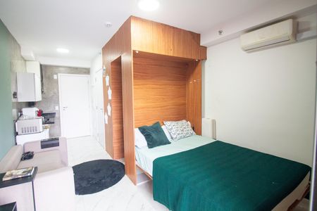 Sala / Quarto - Studio de kitnet/studio à venda com 1 quarto, 27m² em Santo Amaro, São Paulo