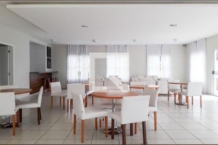 Apartamento para alugar com 49m², 2 quartos e 1 vaga Apartamento para alugar com 49m², 2 quartos e 1 vagaÁrea comum - Salão de festas