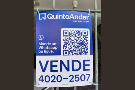 Casa à venda com 200m², 7 quartos e 2 vagas Casa à venda com 200m², 7 quartos e 2 vagasFachada
