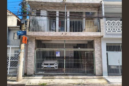 Casa à venda com 200m², 7 quartos e 2 vagas Casa à venda com 200m², 7 quartos e 2 vagasFachada