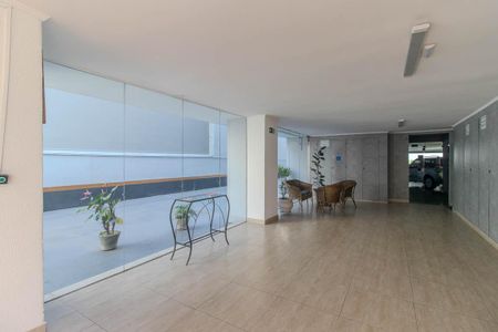Apartamento à venda com 75m², 2 quartos e 1 vaga Apartamento à venda com 75m², 2 quartos e 1 vagaHall social