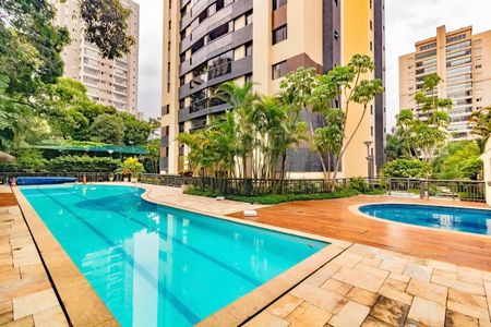 Apartamento à venda com 169m², 3 quartos e 4 vagas Apartamento à venda com 169m², 3 quartos e 4 vagasÁrea comum - Piscina