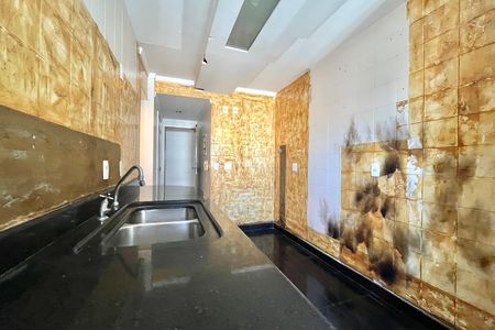 Apartamento à venda com 169m², 3 quartos e 4 vagas Apartamento à venda com 169m², 3 quartos e 4 vagasCozinha