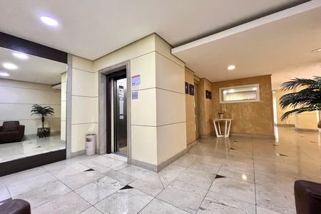 Apartamento à venda com 169m², 3 quartos e 4 vagas Apartamento à venda com 169m², 3 quartos e 4 vagasHall social