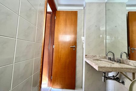 Apartamento à venda com 169m², 3 quartos e 4 vagas Apartamento à venda com 169m², 3 quartos e 4 vagasBanheiro da Suíte 2