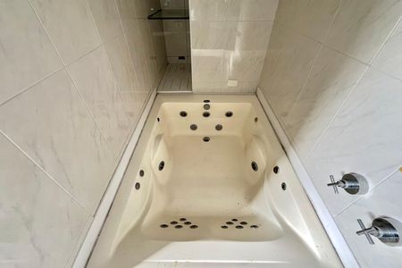 Apartamento à venda com 169m², 3 quartos e 4 vagas Apartamento à venda com 169m², 3 quartos e 4 vagasBanheiro da Suíte 1