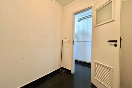 Apartamento à venda com 169m², 3 quartos e 4 vagas Apartamento à venda com 169m², 3 quartos e 4 vagasQuarto de Serviço