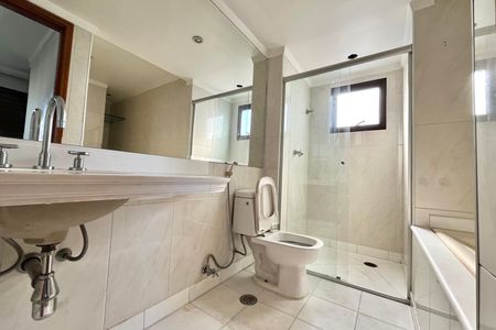 Apartamento à venda com 169m², 3 quartos e 4 vagas Apartamento à venda com 169m², 3 quartos e 4 vagasBanheiro da Suíte 1