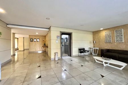 Apartamento à venda com 169m², 3 quartos e 4 vagas Apartamento à venda com 169m², 3 quartos e 4 vagasHall social