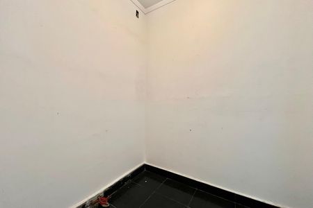 Apartamento à venda com 169m², 3 quartos e 4 vagas Apartamento à venda com 169m², 3 quartos e 4 vagasQuarto de Serviço