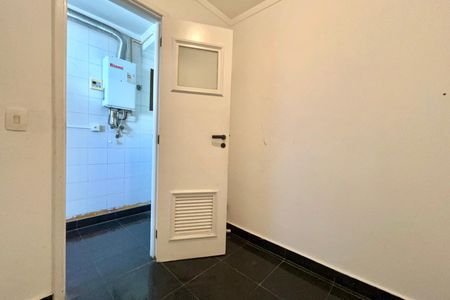 Apartamento à venda com 169m², 3 quartos e 4 vagas Apartamento à venda com 169m², 3 quartos e 4 vagasQuarto de Serviço